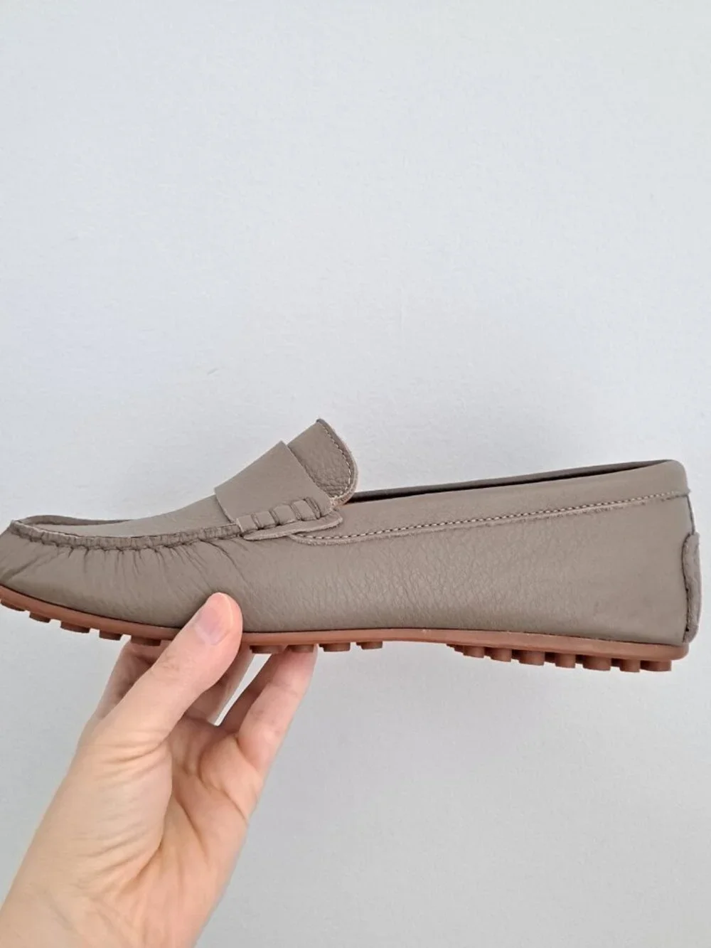 New without tags Aquatalia Taupe Grey Leather Driving Loafers 8.5